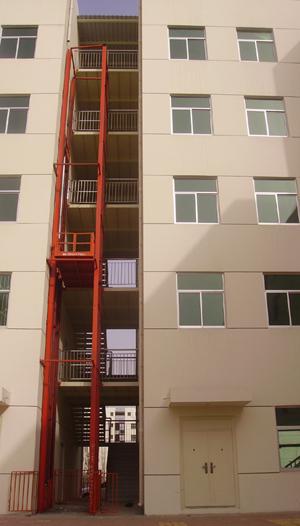 導(dao)軌式液(yè)壓升降(jiàng)機 導軌式(shi)液壓升(shēng)降機