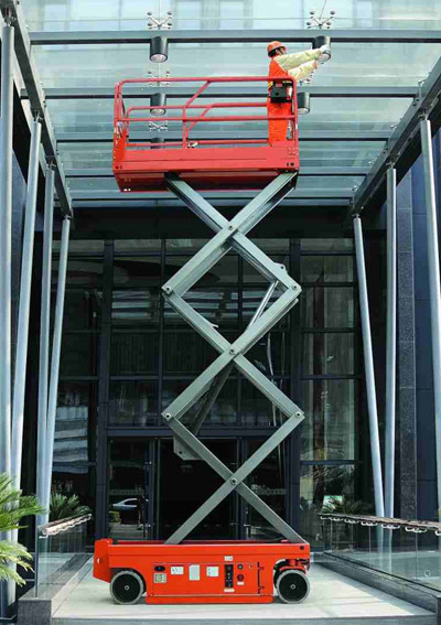 自行(háng)式升降(jiàng)機 