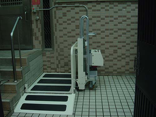 殘疾人升(shēng)降機