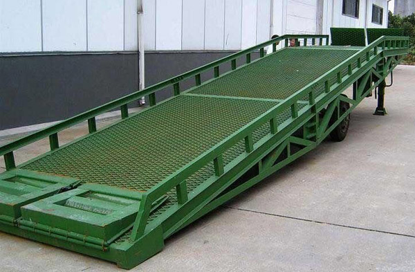 移動式登車(chē)橋