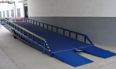 移動式登車(chē)橋 移(yi)動式登車橋(qiao)